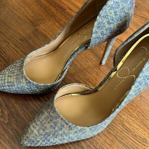 Jessica Simpson stiletto Shoe
Size: 8M
Gold Multi Sparkle leopard looks grey